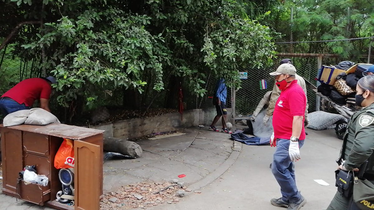 El Comité de Control de Bordes y Protección de Ecosistemas, realiza su labor en la Av 4 con 42.  Trabajando cada día para embellecer nuestro Municipio de Santiago de Cali.