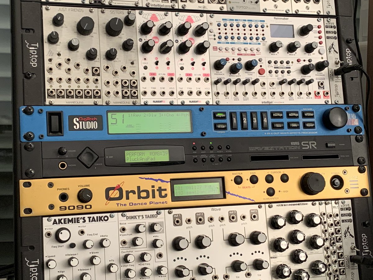 thingstocome's tweet photo. Today’s strange paring. #digitechquad4 #wavestationsr #emuorbit9090 https://t.co/vBZW9bGVxg