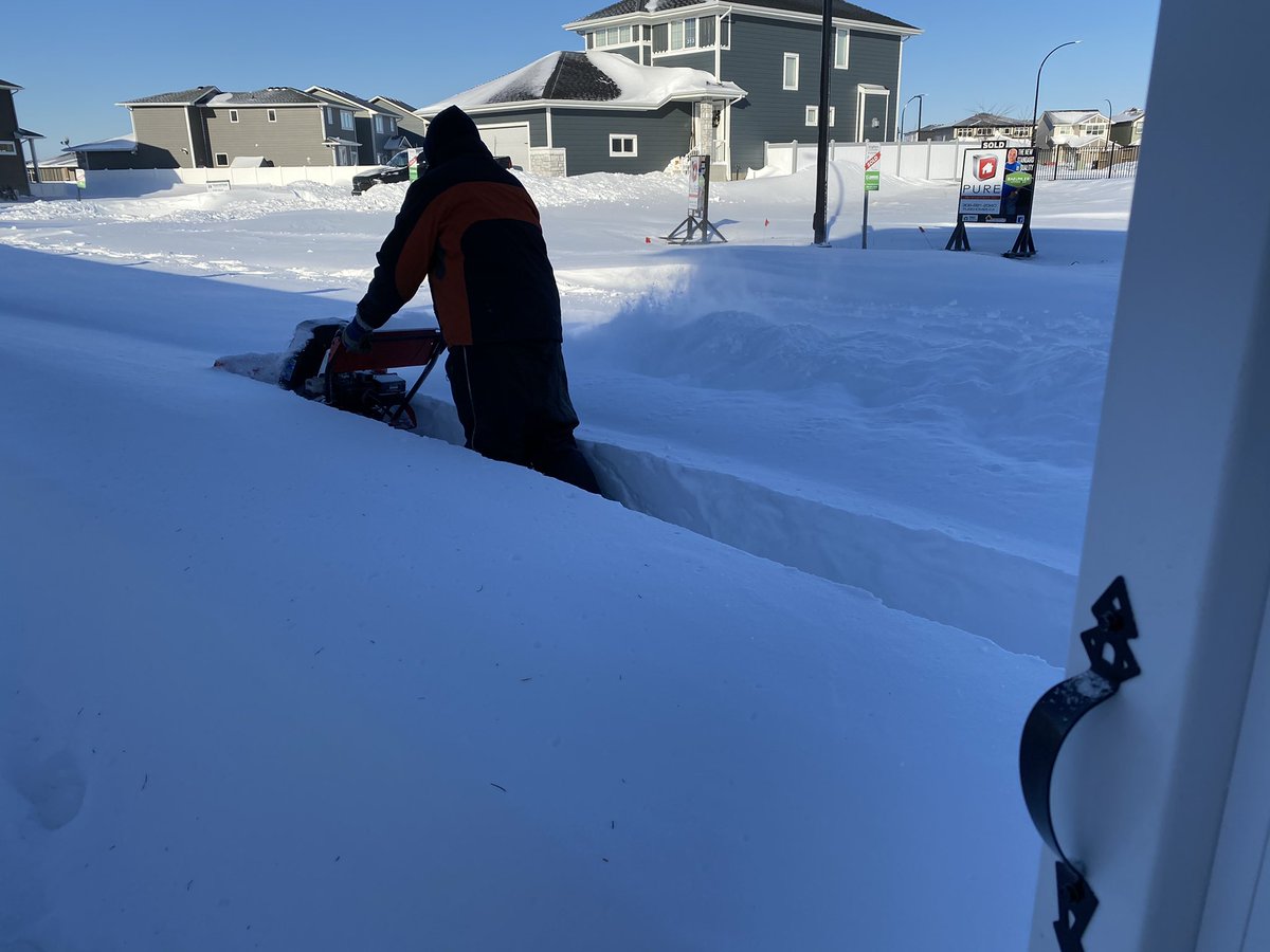 gaga1960's tweet photo. Digging out in Saskatoon https://t.co/Y746SUs0jc