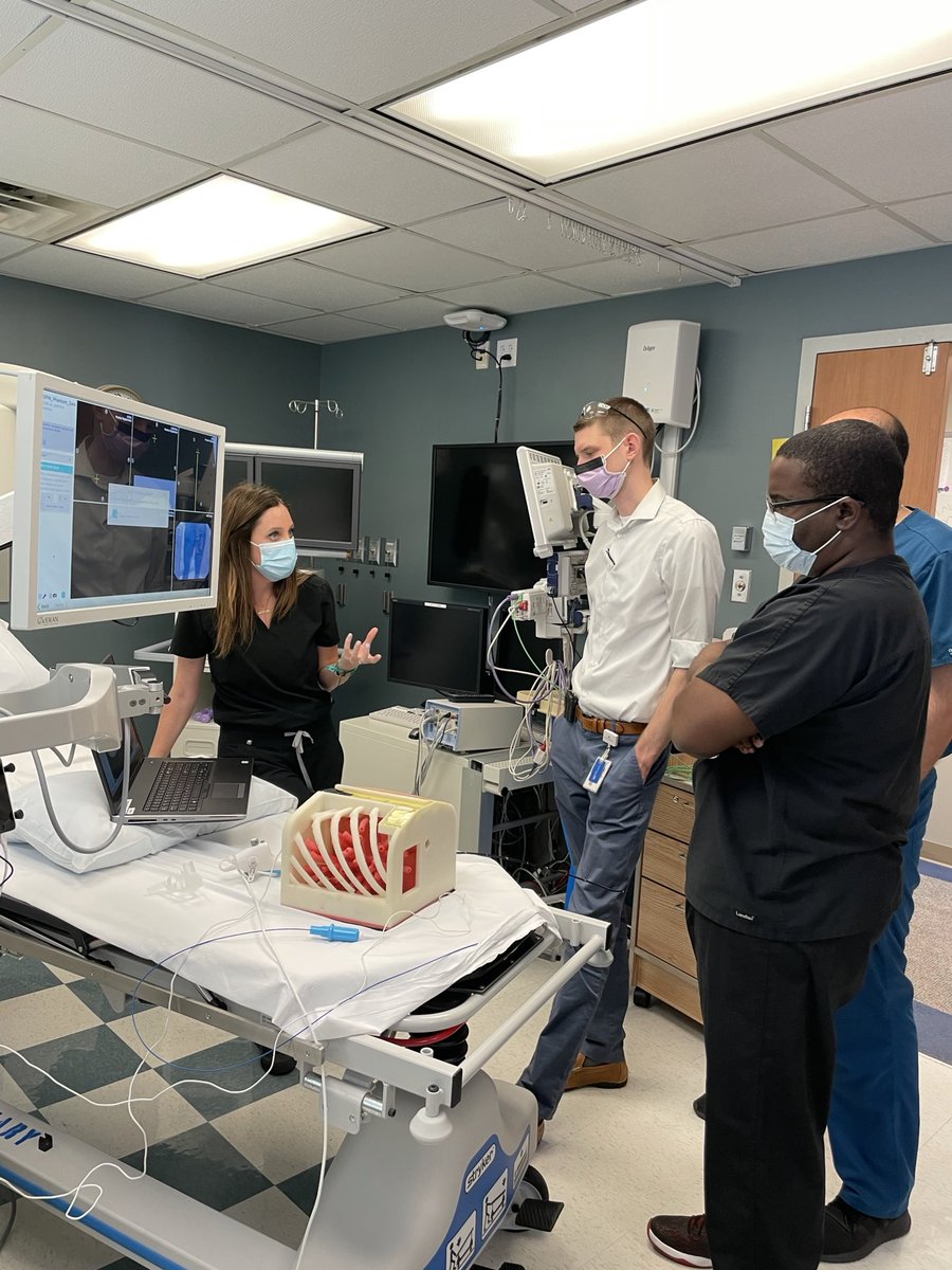 JuanFSanchez8's tweet photo. Fellows learning navigational bronchoscopy. What a great day! https://t.co/Ph9gsINOl3
