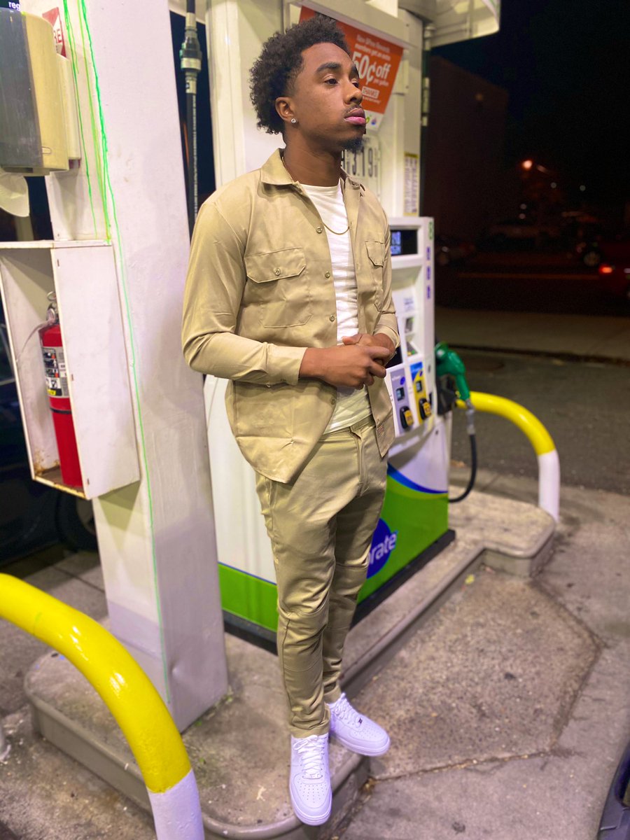 _Mulaa3Times's tweet photo. YOU KNO I GOT MY PROBLEMS TO I HOPE ION SEEM TO BE PERFECT🤷🏾♂️ STAY FOCUS THATS WHAT BOSSES DO🙇🏽♂️YOU KNO I’M USUALLY WORKIN💰 #REESO💚 #ELZO🕊 https://t.co/uqYHPyrNJy