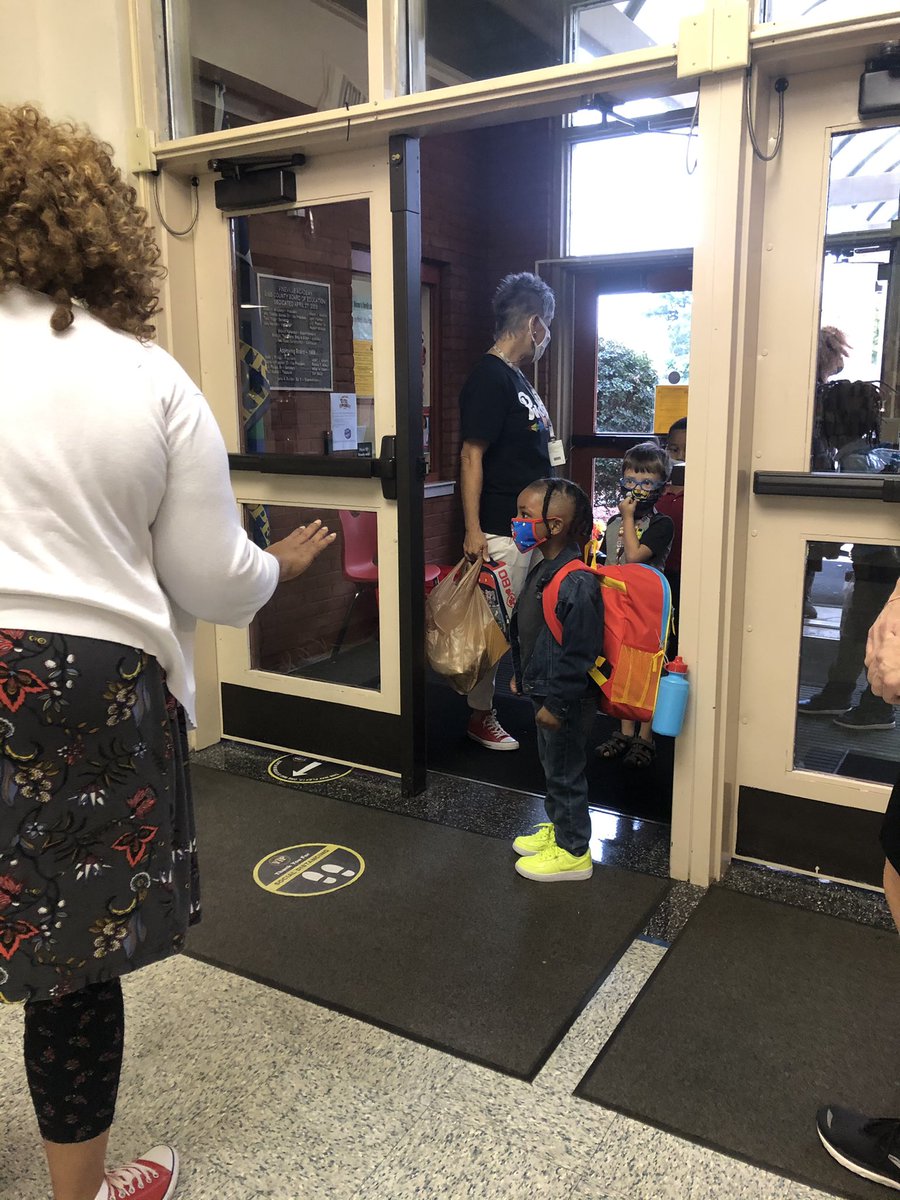 VAoftheArts's tweet photo. VINEVILLE NUTRITION STAFF and OFFICE STAFF - YOU #PANDAROCK 🐼❤️‼️First Day of School meals were seamless because of YOU!! @KeithLSimmons1 @BibbSchools #BackToSchool #WeAreVineville #VinevilleGoesVirtual #Pandanation @GaDOENutrition https://t.co/S1ZTvDI0J7