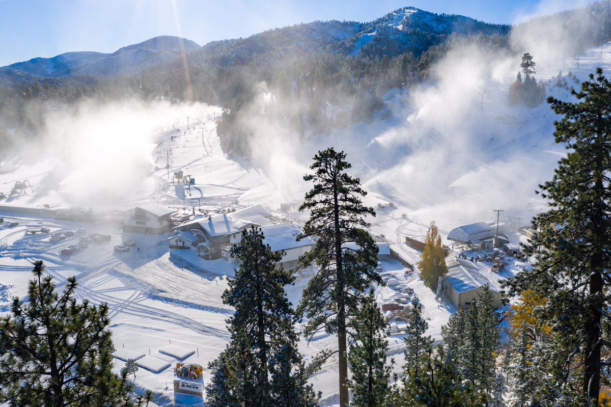BigBearMtResort's tweet photo. Here we gooooo ❄️ • Link in bio for more information on mountain access and operations • Shot 11/9 • #BearBuilt • #BearMountain • 📷: @leestock 

https://t.co/cpqMBPbOy8 https://t.co/xiPAzlKait