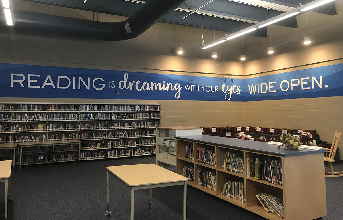 muralworks's tweet photo. Our two library murals @LaurieHawkinsPS! We loved working here and appreciated all the input and help from the amazing staff! We miss you guys! @TVDSB @ARTSHINEINC #muralworks #librarymural #schoolmural #imaginemural #readingisdreaming #wordle #imagine https://t.co/fdlVbNbCLW