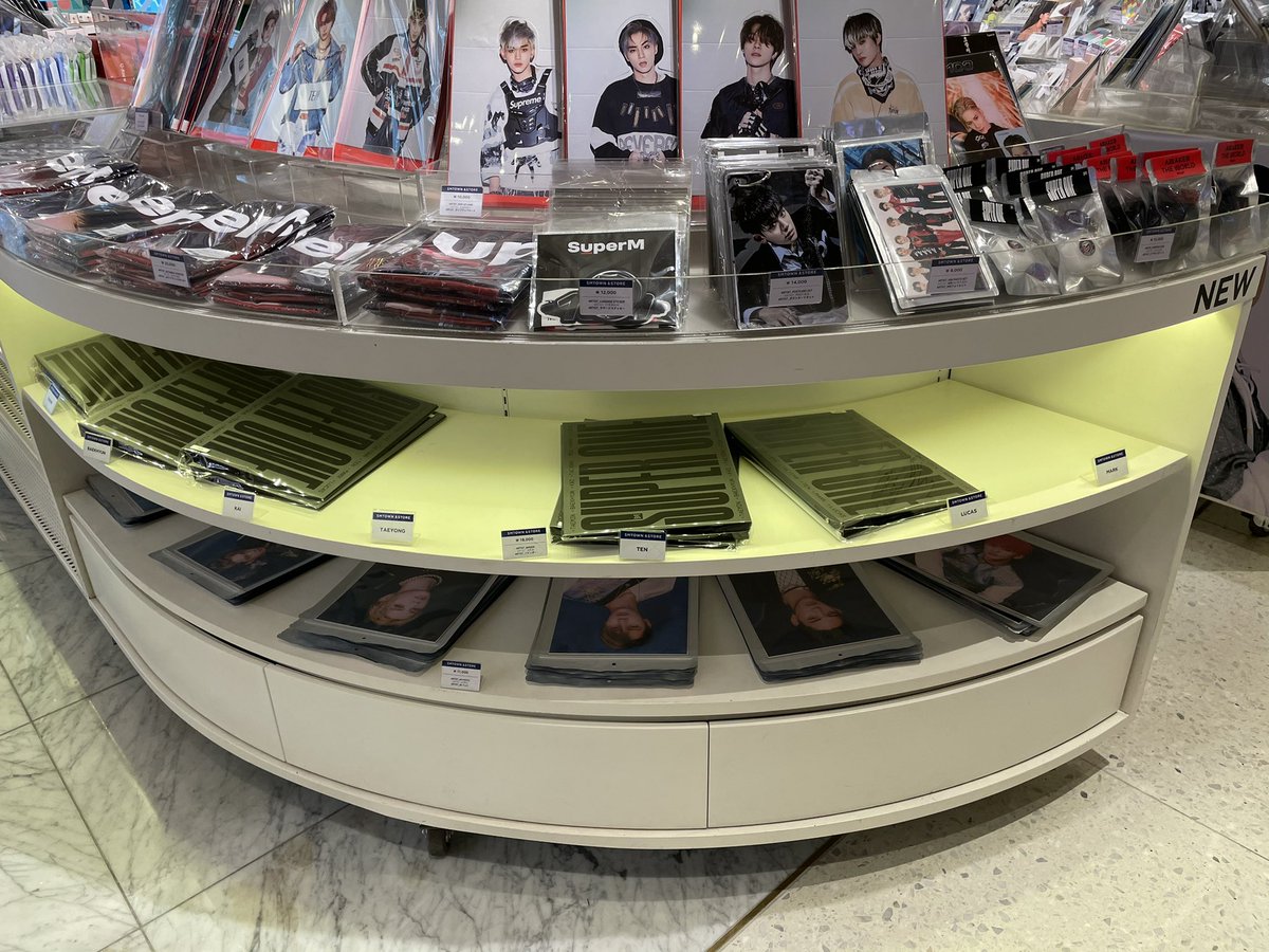 TB_NCTWayV's tweet photo. SuperM purchasing agency goods 
Binder purchasing agent.

fee 2000 https://t.co/Lzf9eAn1uI