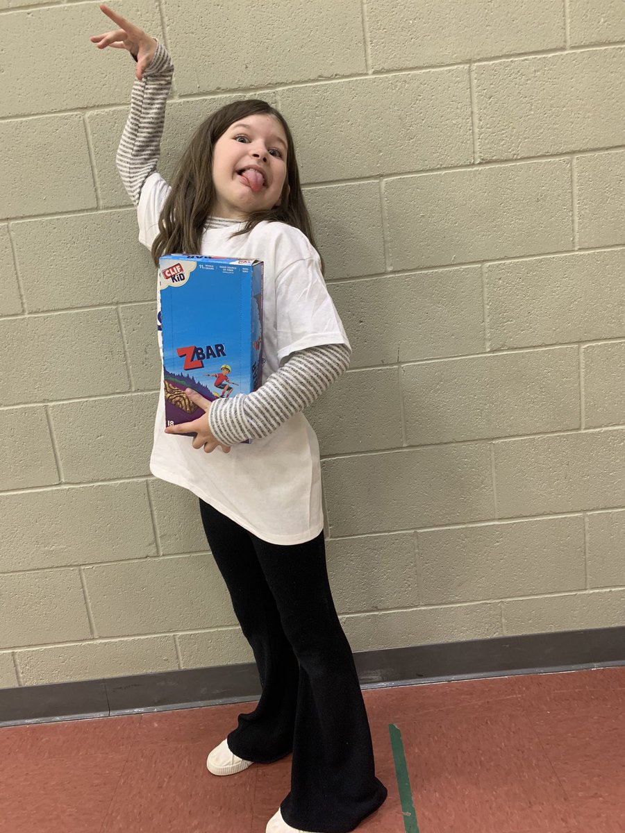 SkyhawksAZ's tweet photo. We want to thank our partners at @clifkid for the boxes they sent our Skyhawks kids today. They loved every single bite of the Clif Kid Zbars. #clifkid #skyhawks #Edkey https://t.co/Pa0zUtY83p