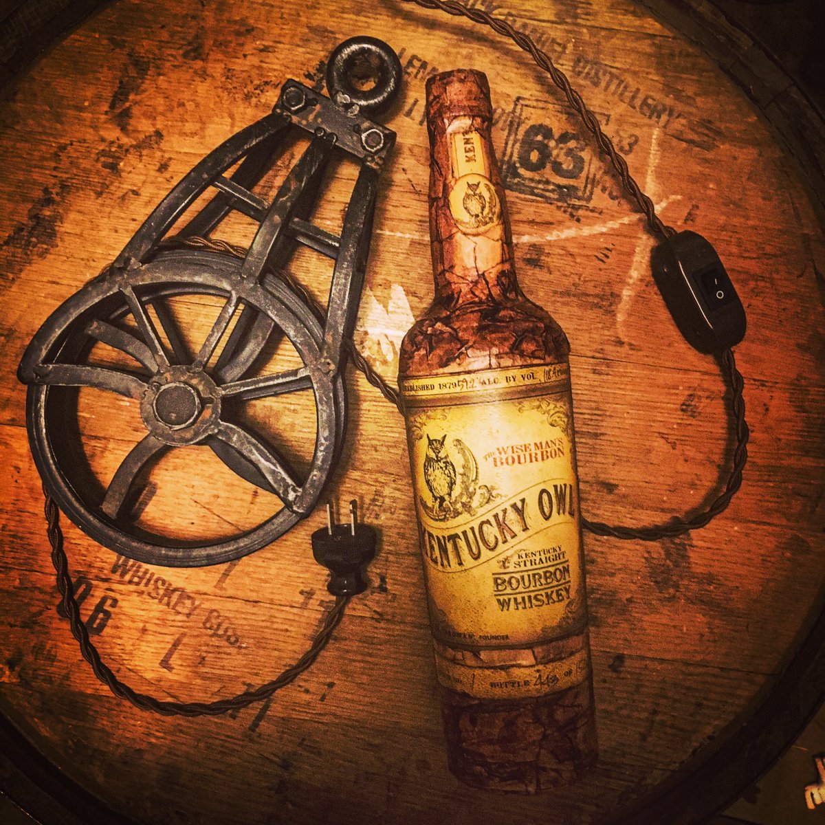 bottlecraft_Tom's tweet photo. Kentucky Owl Bourbon Whiskey on deck! 

💡🥃 @KentuckyOwl 

#kentucky #kentuckyowl #bourbon #whiskey #straightbourbon #bottleart #rusticdecor #farmhousestyle #bottlecrafts #bottlelamp #bottlecraftbytom #vintagelamp #lampmaker https://t.co/8olSLKmTrp https://t.co/8MXfrKJH1b