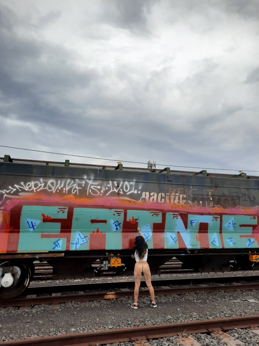 staytruehops's tweet photo. Eatme bitch! 😝
https://t.co/XHE7tRZneq
#staytrueatme #staytruehops #staytrue #eatme #buniehops #artist #onlyfans #graffitiporn #graffiti #sneakerporn #airmaxs #geelong #melbourne #freightyard #freights #rolliefills #eatmebitch #fila #vandalslut https://t.co/D1GoF5g6WI