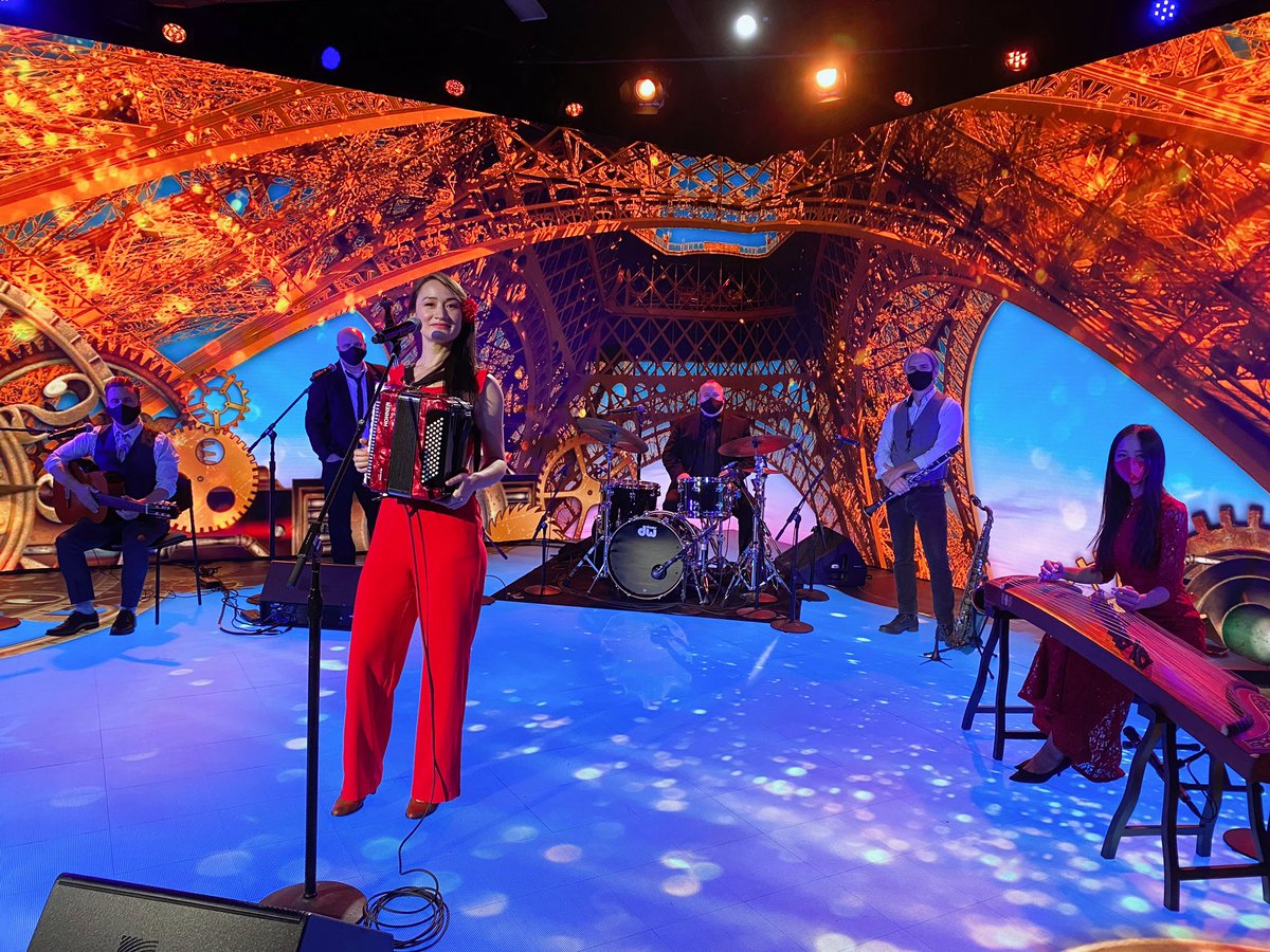 AnnieZhouMusic's tweet photo. So excited about the LA ￼County Holiday Celebration performance!!🎉🤗
Will be broadcast on ：
PBS SoCal Dec 24th (3pm &amp; 7pm)
KCET on Dec 25th (noon)

#themusiccenter #webelieveinarts #losangeles #lacounty #music #guzheng #holidaycelebration #centerstaging https://t.co/Z1eM6rIqdu