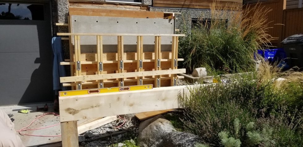 DiversifiedCon's tweet photo. When wood steps turn into concrete steps! 

The massive 2′ thick structural wall was built first to hold the cantilevered concrete steps to be poured later. Piles and footings were poured monolithically at the same time with rebar connecting those elements.
 #yyc #dcs https://t.co/amGRGN6wvA