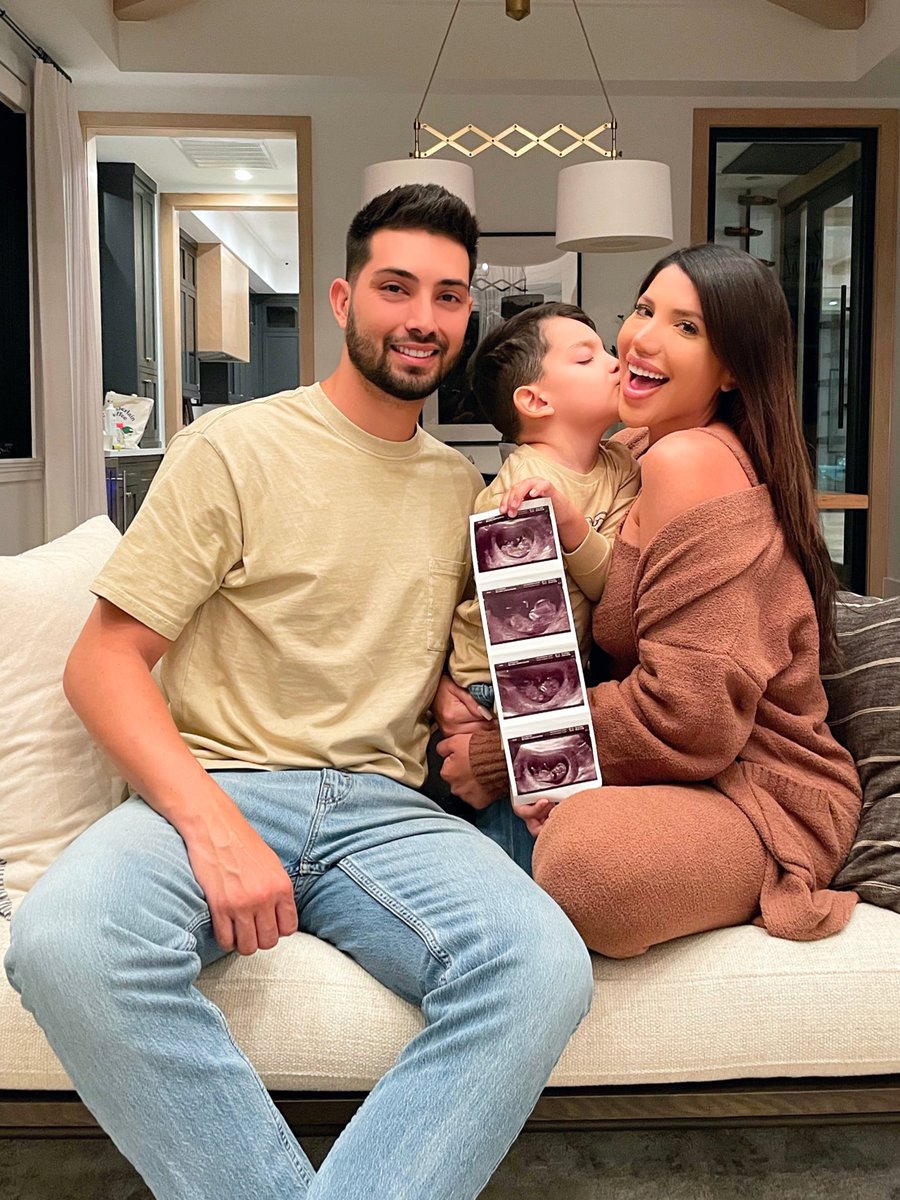 lauramellado's tweet photo. MAY 2021 can’t come soon enough 🥺❤️  LVE fam we love you!!!! https://t.co/6UPqumrCzq