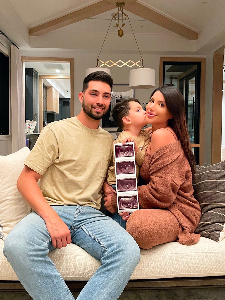 lauramellado's tweet photo. MAY 2021 can’t come soon enough 🥺❤️  LVE fam we love you!!!! https://t.co/6UPqumrCzq