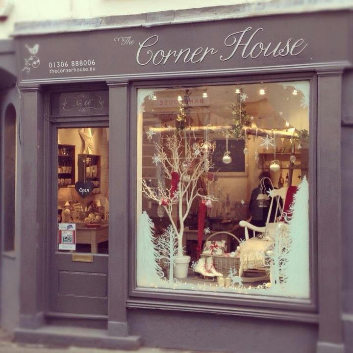 Your profile is your landing page. Every day it gets visited by people who have seen your posts and comments around Twitter... It is your shop window. And it is what will determine if people are going to follow you or not...