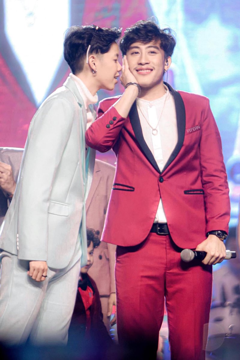 FCNooPai1's tweet photo. ยังออกจากคอนบ้านสิงห์ออนทัวร์ showdc ไม่ได้เลยงับ 🤣 #นุ๊กปาย #สิงห์ออนทัวร์นุ๊กปาย #ชัดเจนนะ https://t.co/XZYsmt3Mz6