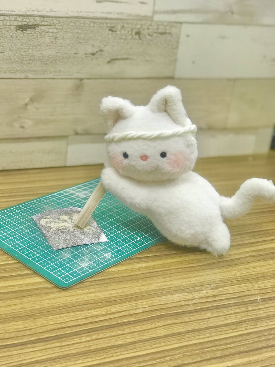 久しぶりの大工さんにゃん🔨
冬に欠かせない家具を作ったますにゃん✨