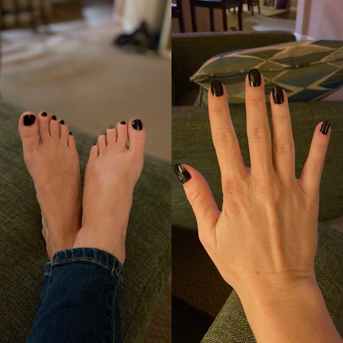 I prefer red, but Daddy likes black. I suppose I can go a little dark to please him. After all, my nails<a href="/tag/submissive"class="tags"><span>#submissive</span></a><a href="/tag/yesdaddy"class="tags"><span>#yesdaddy</span></a>