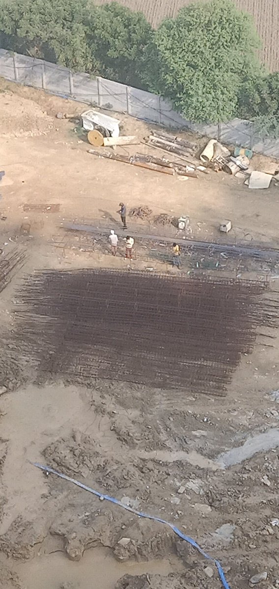 TheSheebaRana's tweet photo. @DC_Gurugram is construction resumed in Gurugram? I thought GRAP was activated, halting LAL construction. This is sector 108 https://t.co/jVym7MQ5zp