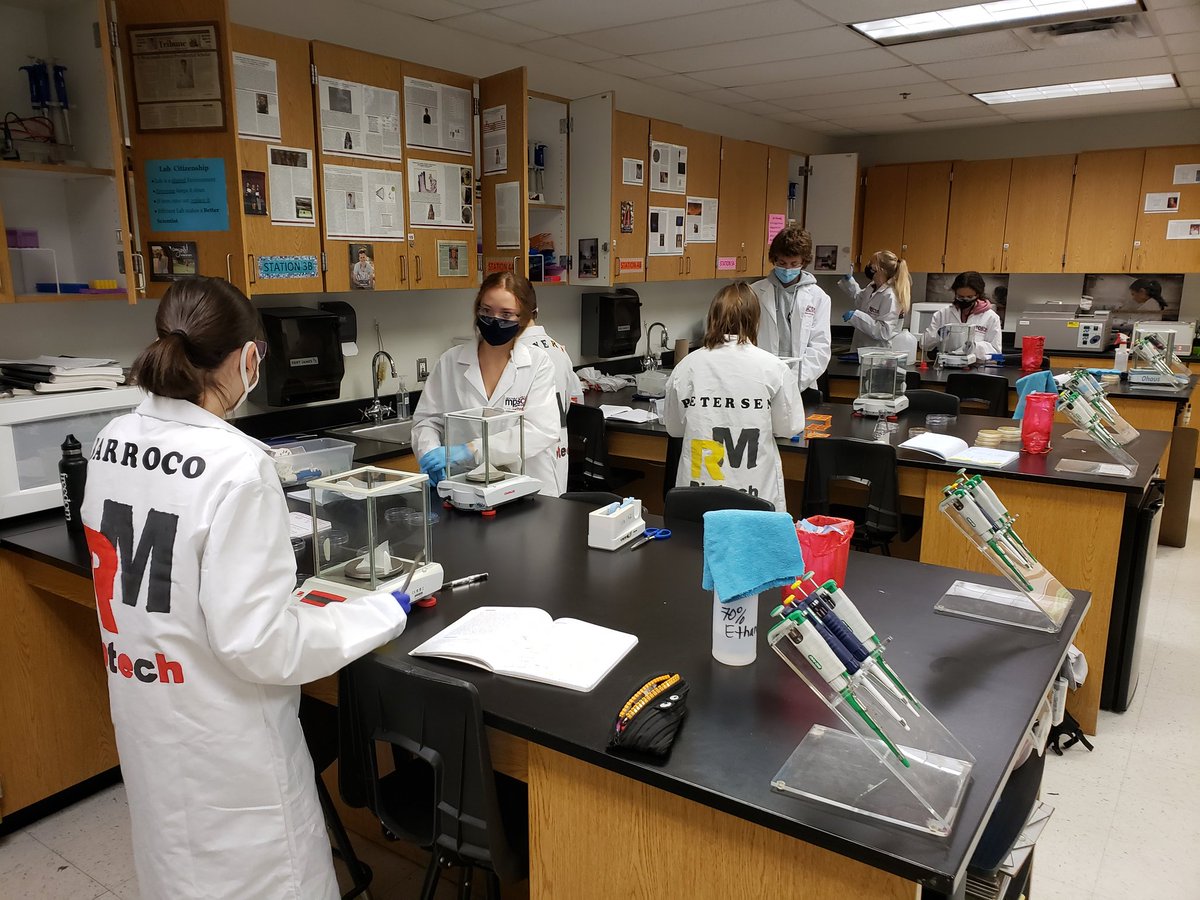 rmhsbiotech's tweet photo. The advanced biotech class was challenged to synthesize and purify plasmid to generate the needed component of a cornerstone lab- pGlo. Not an easy feat but they didn't even flinch. https://t.co/ICKLCwmRhn