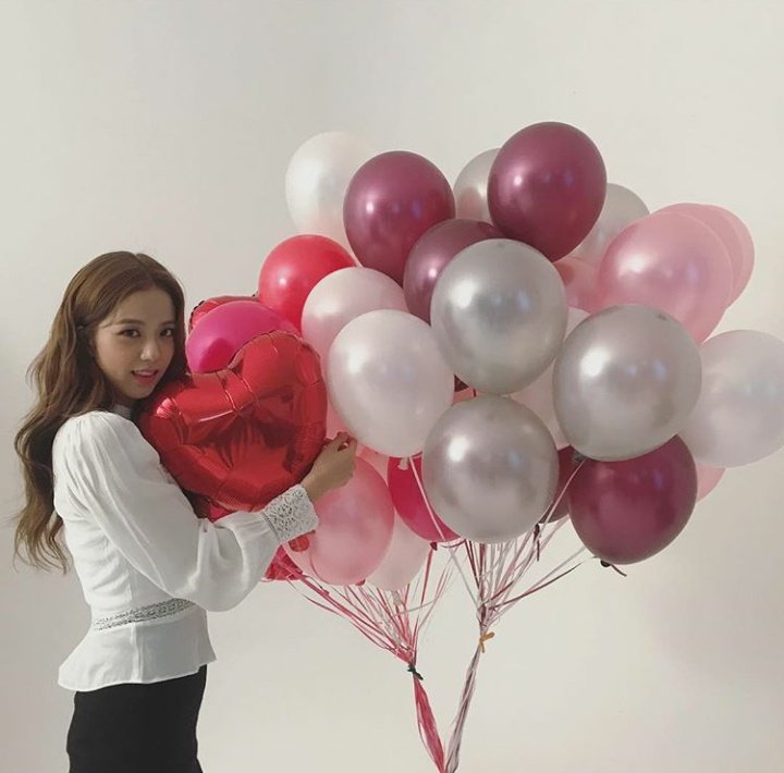 ItsJisoo_bp's tweet photo. "KISS ME"덕분에
#BLACKPINK #JISOO #BLINK #YG #BLACKPINKTHEALBUM https://t.co/DC85Cot0oS
