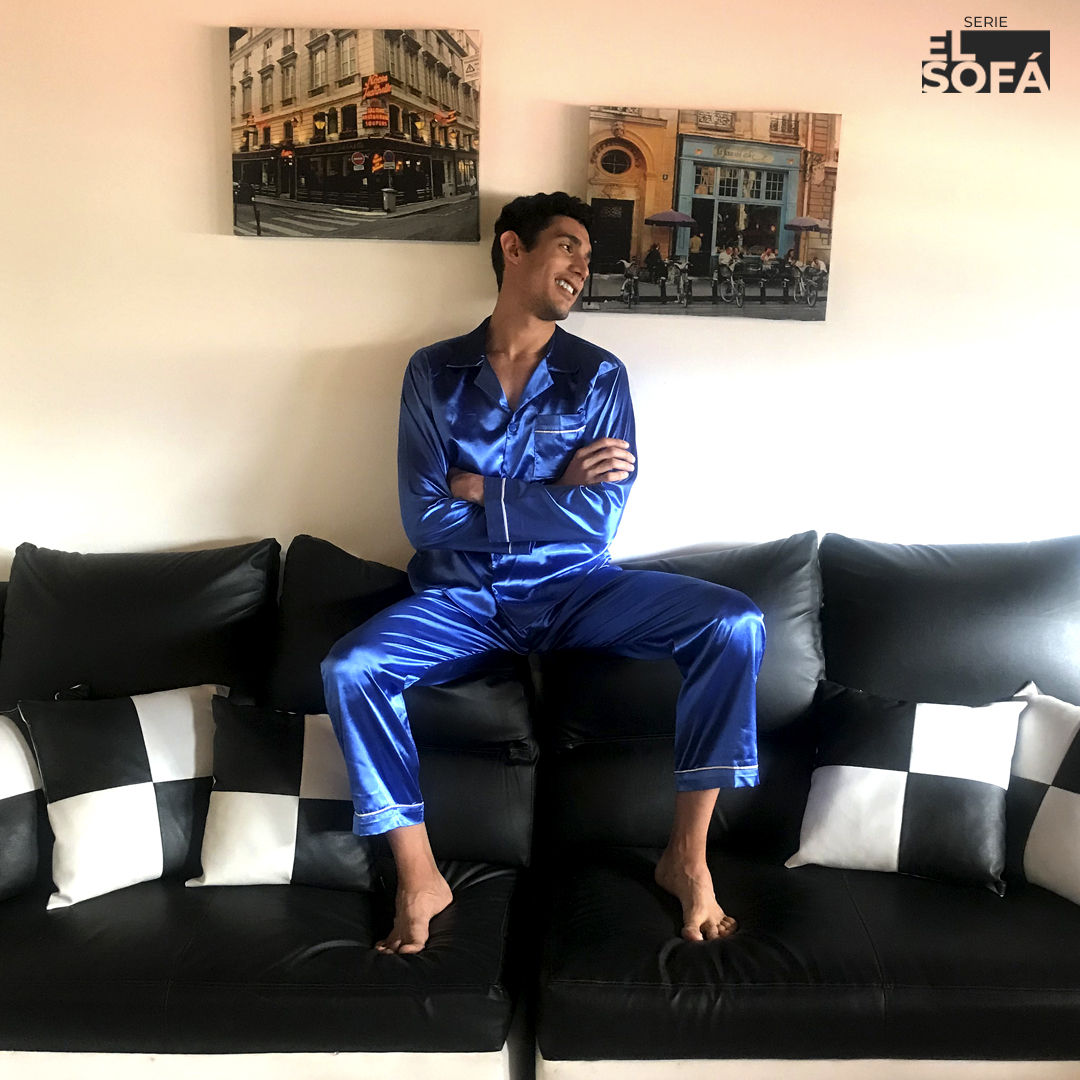 SerieElSofa's tweet photo. Él es «Angel», interpretado por... Angel.

¡Muy pronto conocerás más de nuestro protagonista!

#SerieElSofá https://t.co/KdkeCQT70C