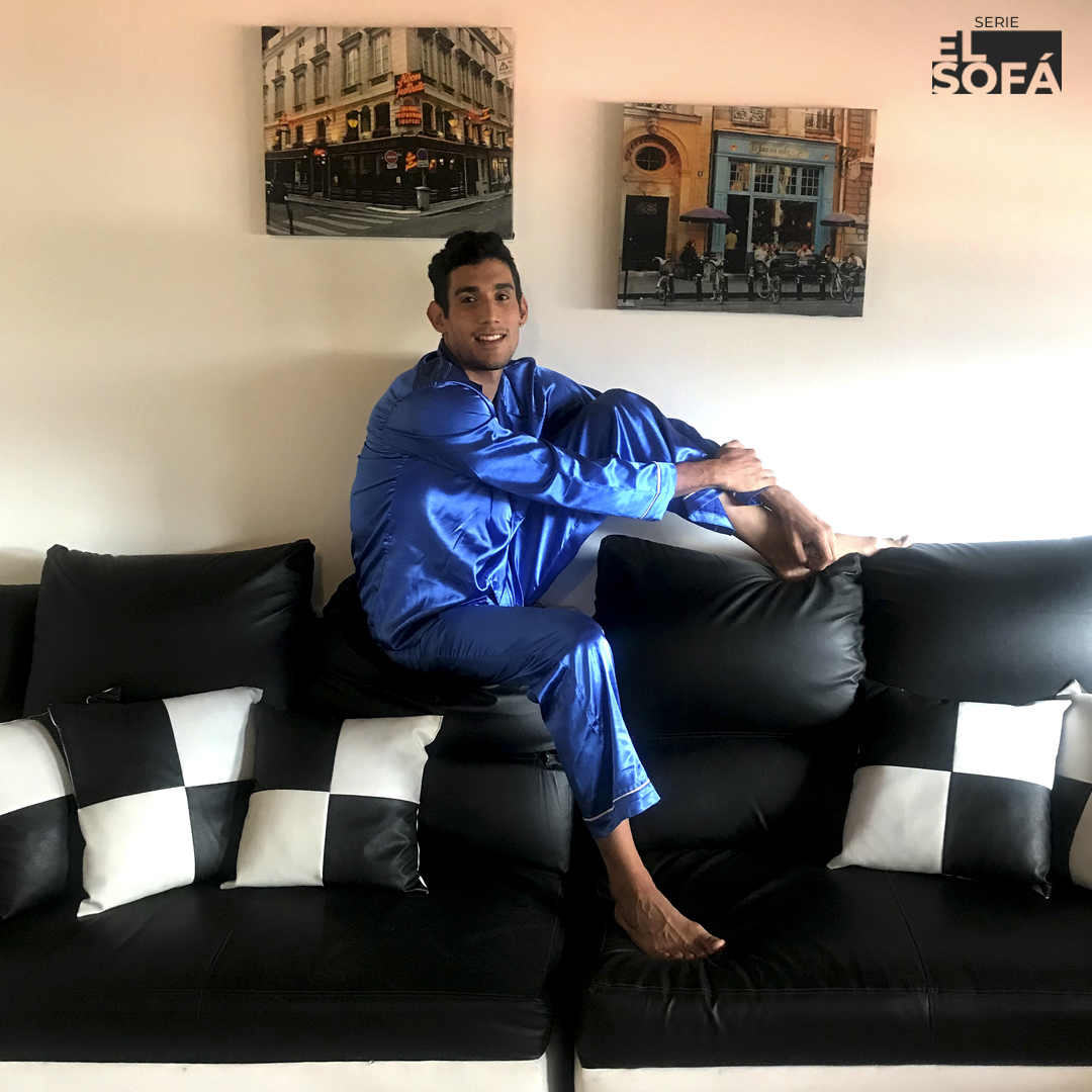 SerieElSofa's tweet photo. Él es «Angel», interpretado por... Angel.

¡Muy pronto conocerás más de nuestro protagonista!

#SerieElSofá https://t.co/KdkeCQT70C