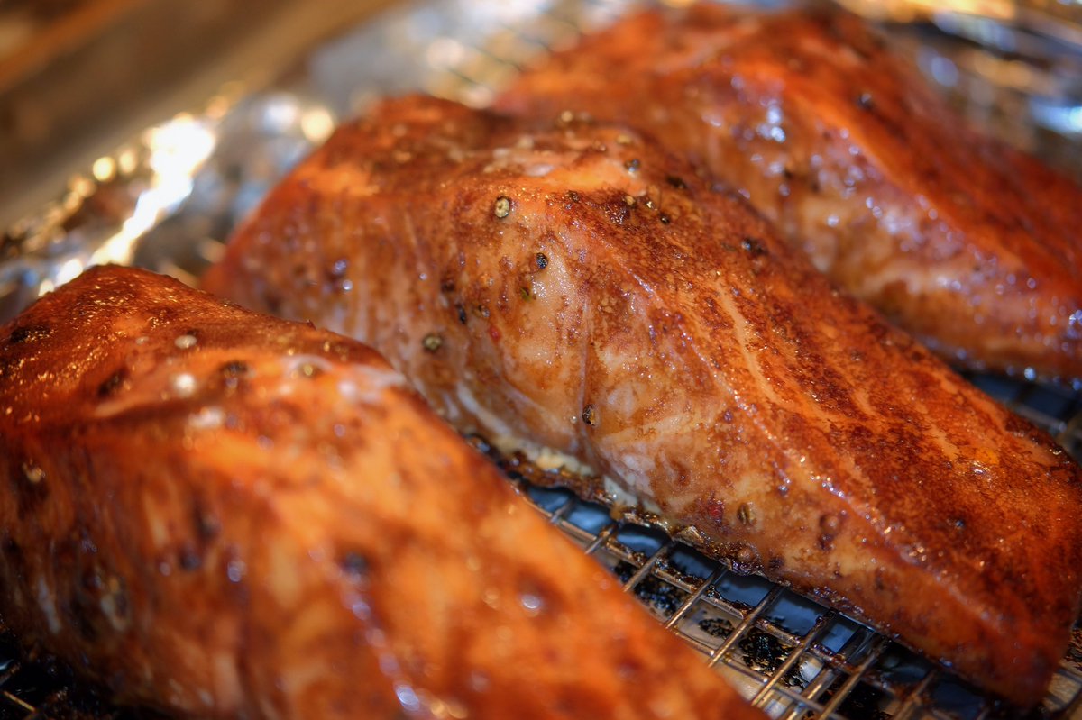 wstrbbq's tweet photo. Raspberry balsamic glazed salmon on the @PitBarrelCooker Junior! Charcoal + 🔥 = #flavor 
#grilling #livefire #getoutside &amp; #cook https://t.co/20zkvmtebx