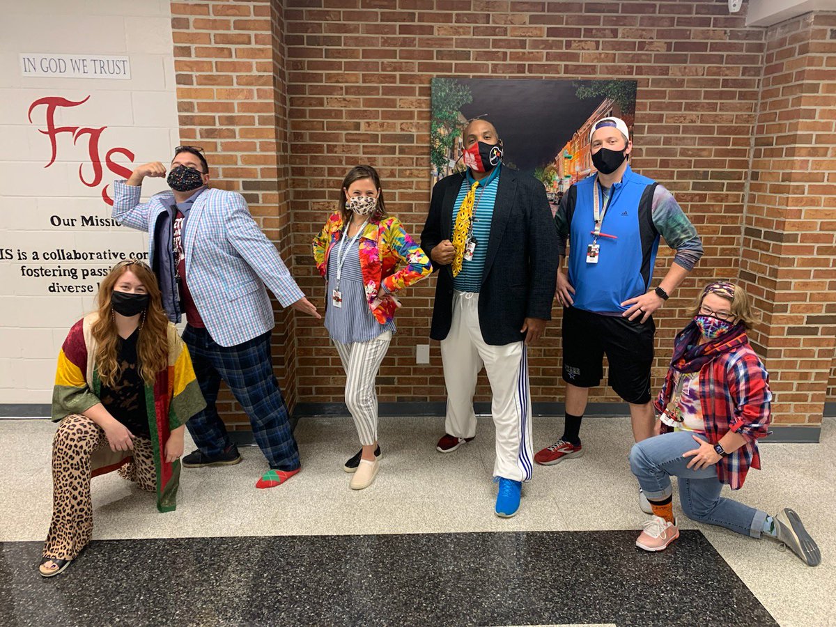 fssdFIS's tweet photo. ❤️❤️❤️Spirit Week!!  Can you tell it was Mismatch Monday?? #BulldogBEST #BESTtoday https://t.co/CN5KYaGNHY