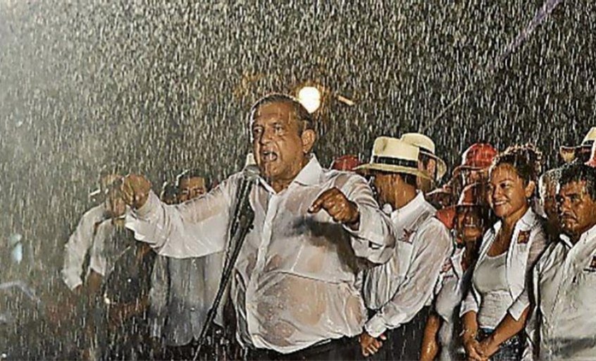 neoliberalover's tweet photo. No me puedo mojar nada más para la foto, me enfermo.

¿Pero qué tal cuando quería el voto? https://t.co/iMSqJ121IA
