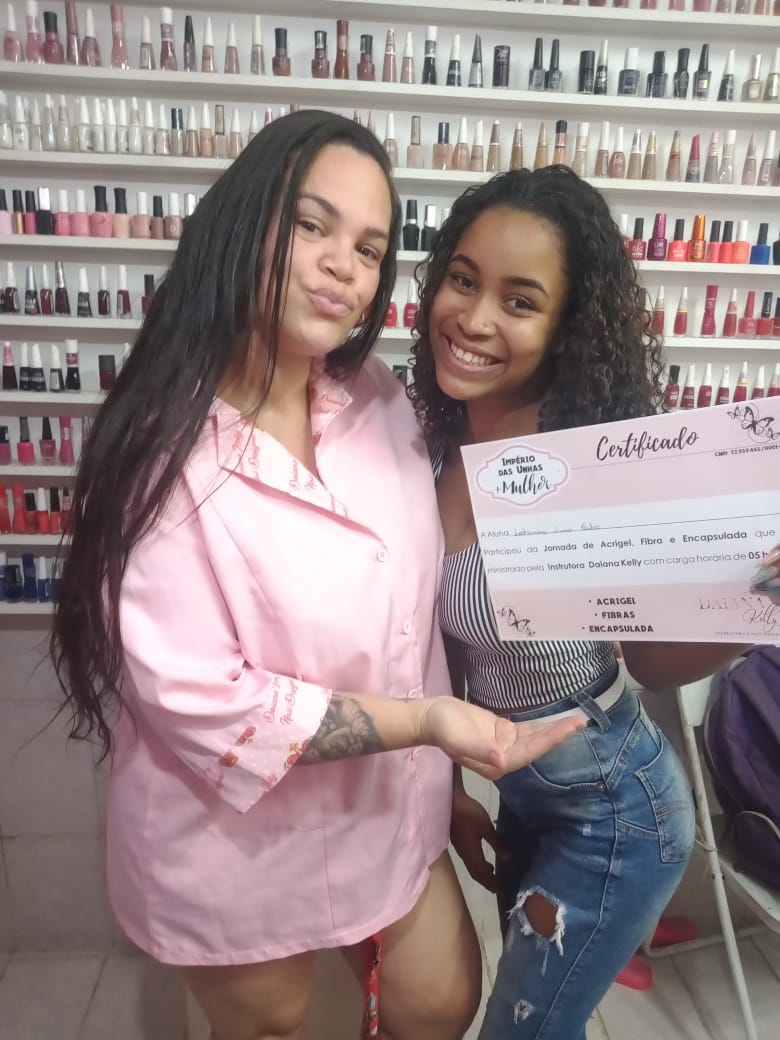 anny_rch's tweet photo. Batalhe sempre com um objetivo , seja uma pessoa independente com um futuro lindo em mente , não dê ouvidos pro que falam de você , esse tipinho não soma amor!!😉 e NUNCA dependa de alguém pra lhe bancar, ou dizer que você não pode. VOCÊ PODE! ❤
#Gratidão  #FORMEI https://t.co/Tp7RM0hEOn