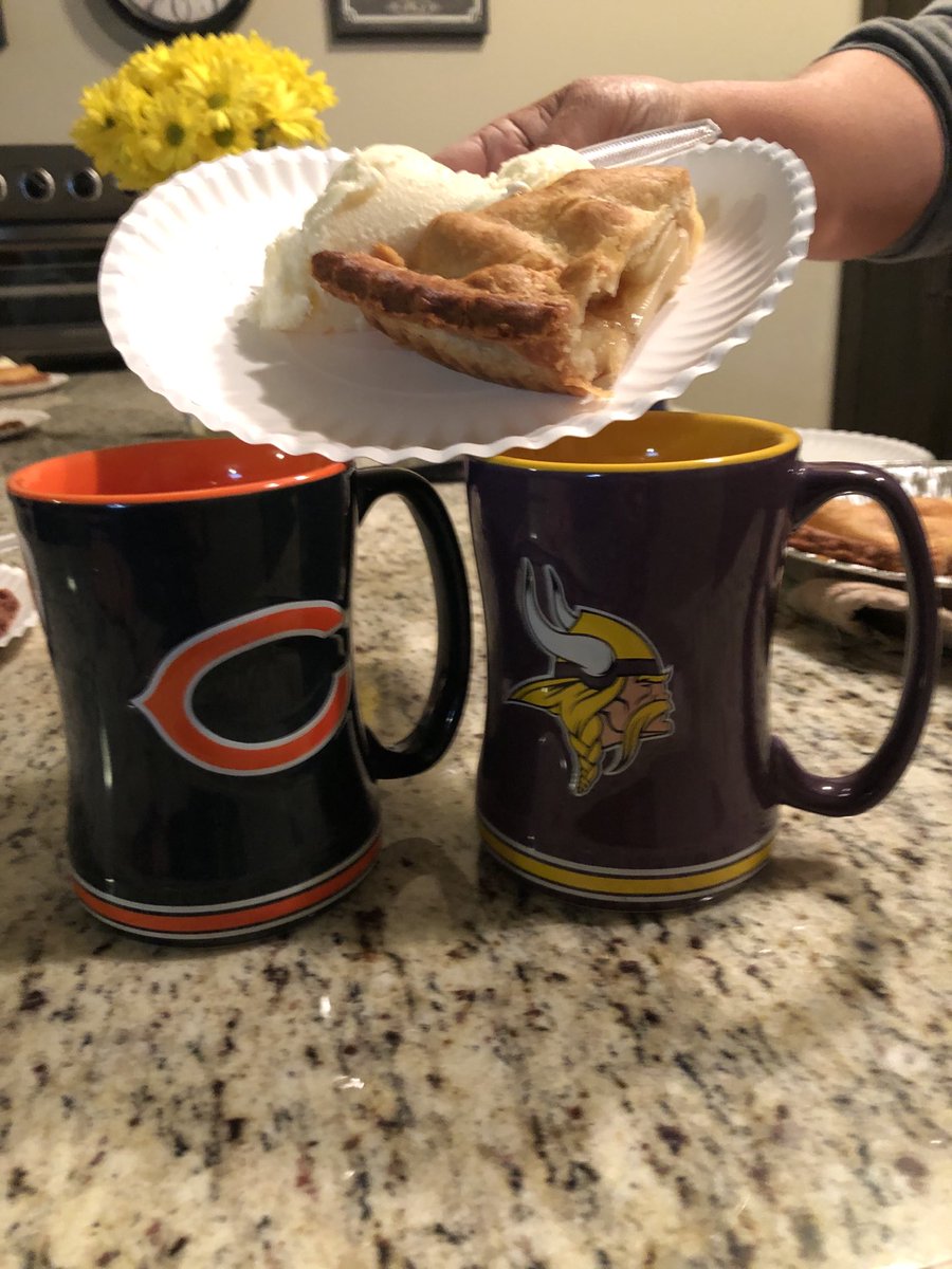 It happens twice a year. Though our house is divided, our belly’s will be full! #mondaynightfootball ⁦⁦<a href="/ChicagoBears/">Chicago Bears</a>⁩ ⁦<a href="/Vikings/">Minnesota Vikings</a>⁩