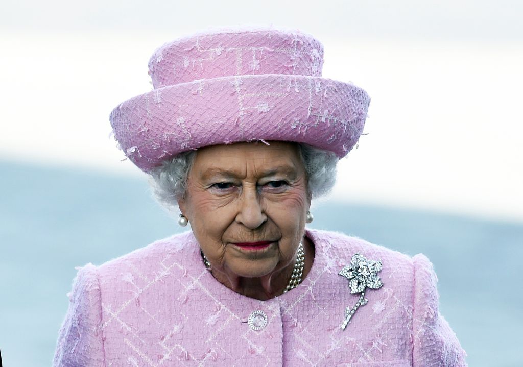 The Williamson Mine in  #Tanzania is linked to royalty. The Queen was gifted the famous 'Williamson Pink' diamond in 1947 on her wedding, which was set in a brooch that she still often wears. Pink diamonds like these remain in high demand and are very profitable to  @Petra_Diamonds