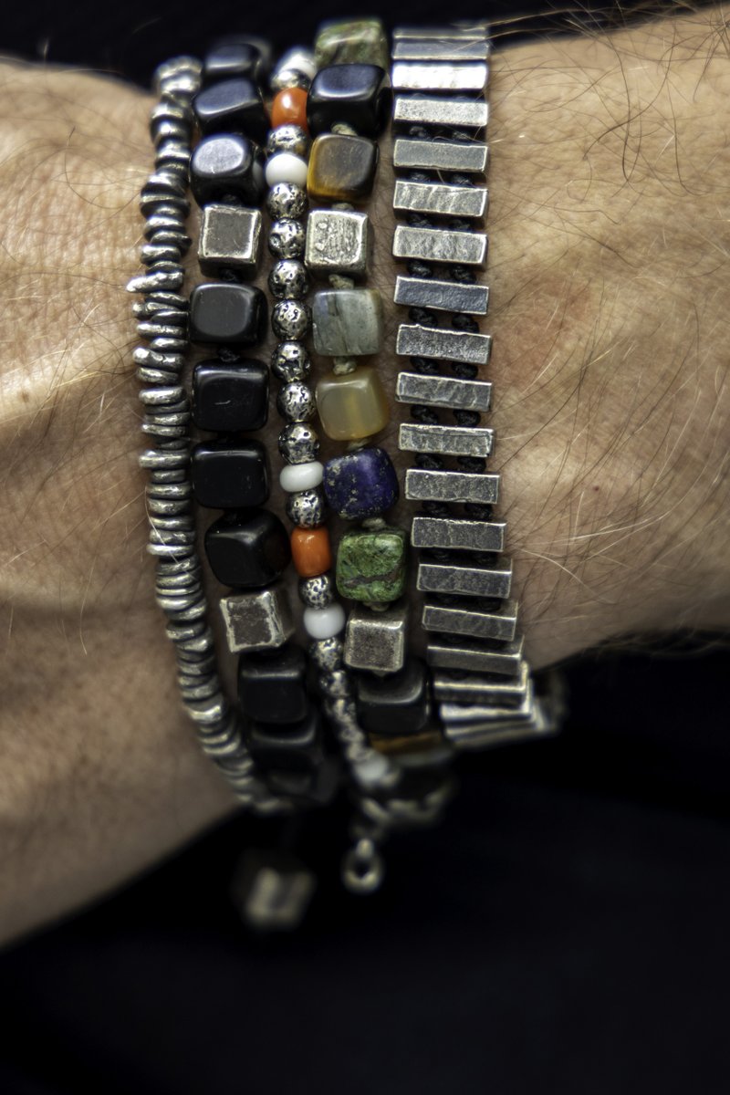 SilverDeerStore's tweet image. Las pulseras de M. Cohen son una expresión de tu personalidad. Cada diseño está hecho a mano con los mejores materiales y piedras semipreciosas. Entre su selecta clientela se encuentran personalidades como Johnny Depp, Gerard Butler y Chris Hemsworth.

bit.ly/3ntyKcm