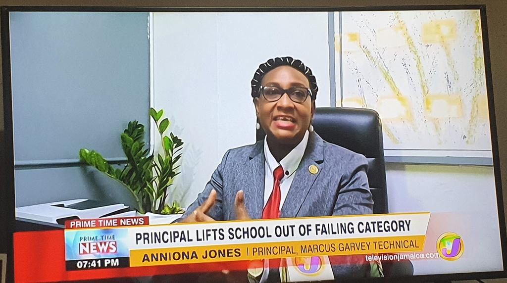 LowrieChin's tweet photo. Principal Anniona Jones has led the transformation of  #MarcusGarveyHigh in St Ann. Truly a 'Ray of Hope' @televisionjam 🙌🏽 https://t.co/SKYpzwReb2
