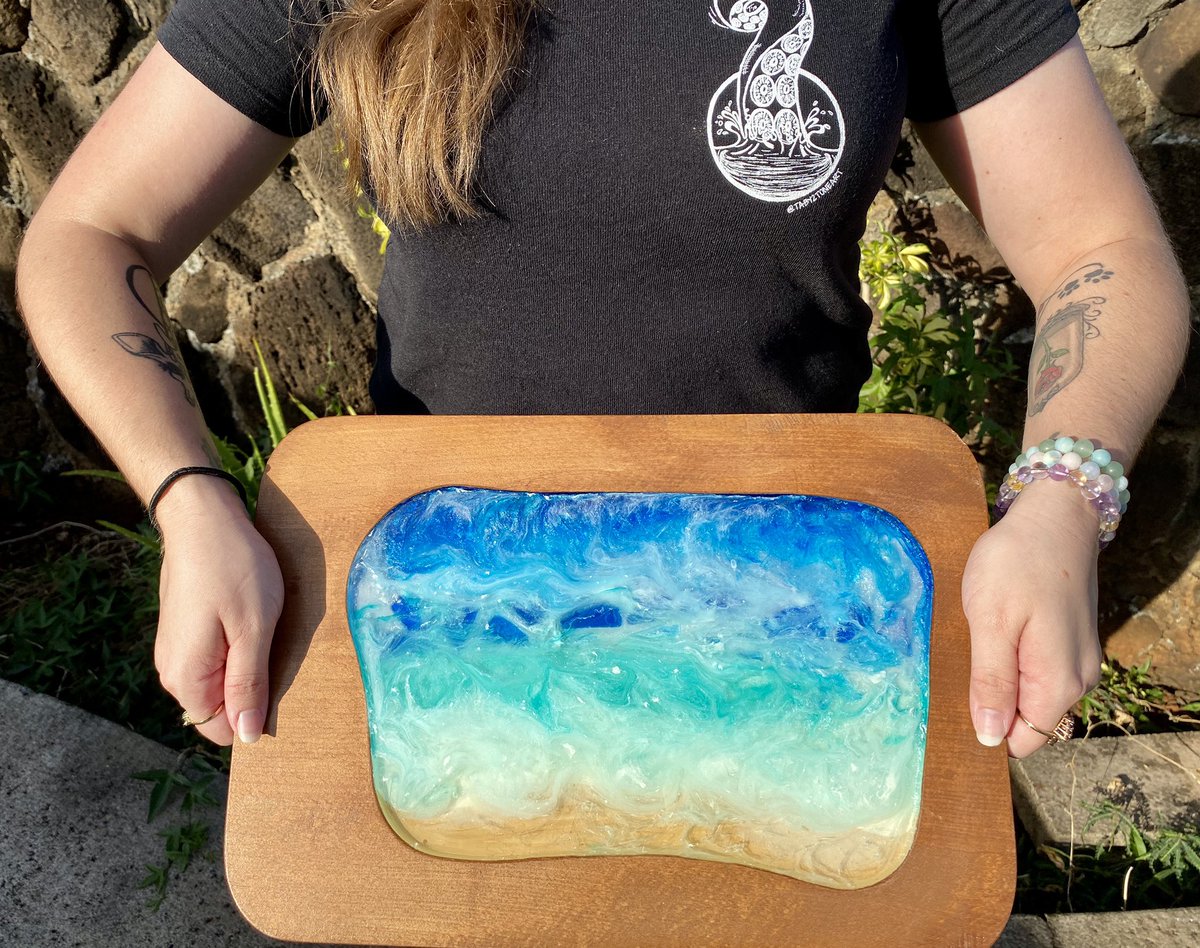This wooden tray with resin art is available to purchase! 🌊⁣
⁣
It’s not on my website or Etsy Shop so please DM to inquire if interested. 😊⁣ Thank you in advance for supporting my business! 💚⁣
⁣
#Taby2ToneArt #WoodTray #ResinArt #HawaiiEntrepreneurs #HawaiiSmallBusiness