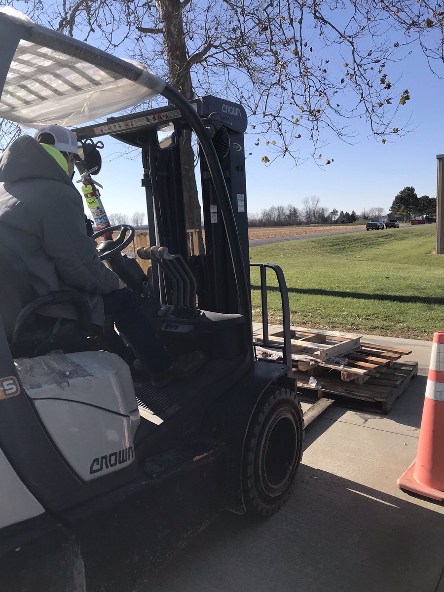 EHOVEelc's tweet photo. EHOVE forklift training #EHOVE #EHOVEvips https://t.co/YkPlKKv50z