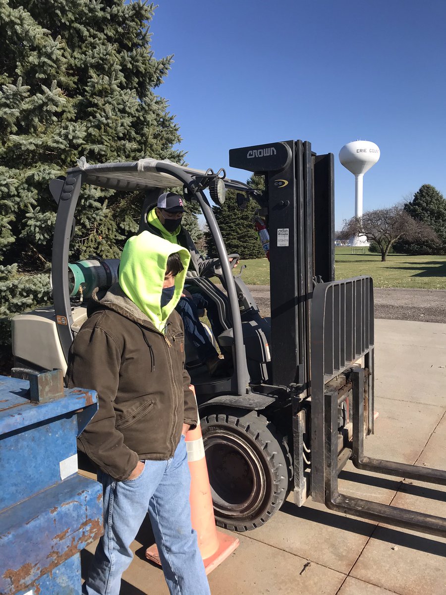 EHOVEelc's tweet photo. EHOVE forklift training #EHOVE #EHOVEvips https://t.co/YkPlKKv50z