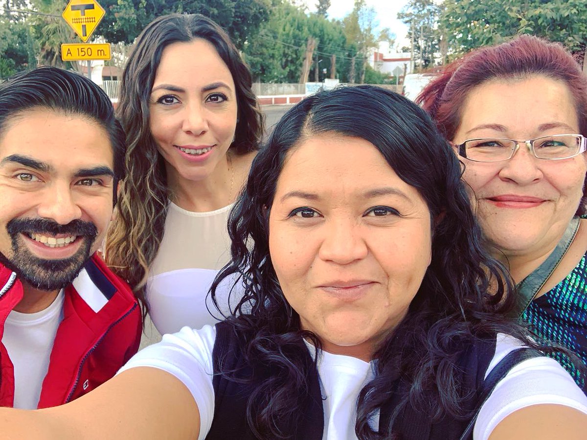 yulmarocha's tweet photo. No saben cómo me divierto en el #CoffeeTime es de esos amigos donde se multiplican las alegrías y carcajadas @maricelaluna @Chivilica #Ellioth https://t.co/QSn7vrSDHO