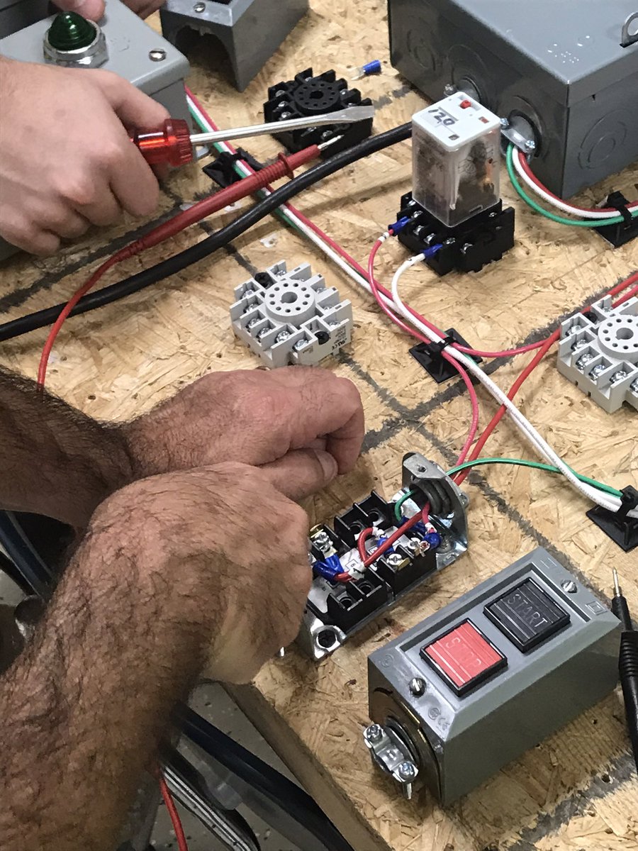 EHOVEelc's tweet photo. Learning motor controls in ELC #EHOVE #EHOVEvips https://t.co/OpPQE6DoYI