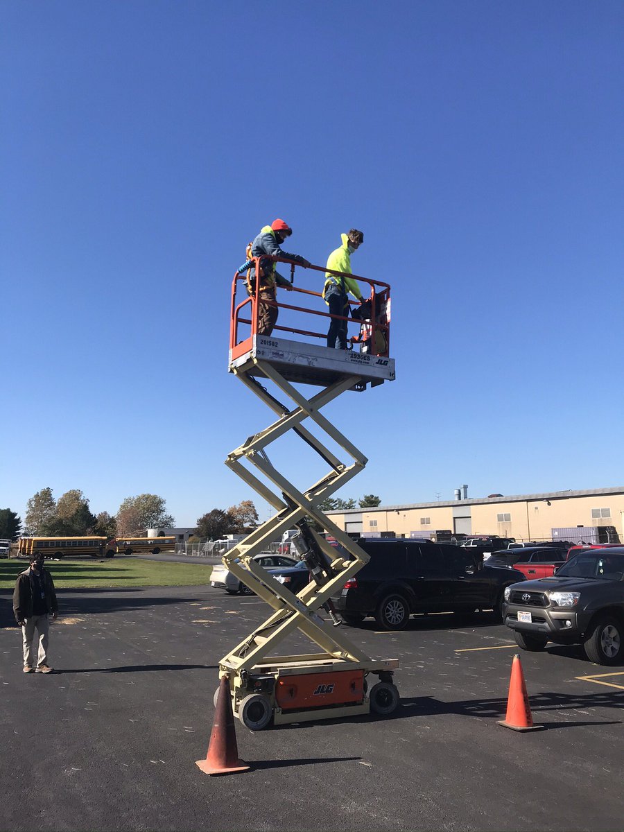 EHOVEelc's tweet photo. ELC scissor lift training #EHOVE #EHOVEvips https://t.co/pL9Ykkh0lg