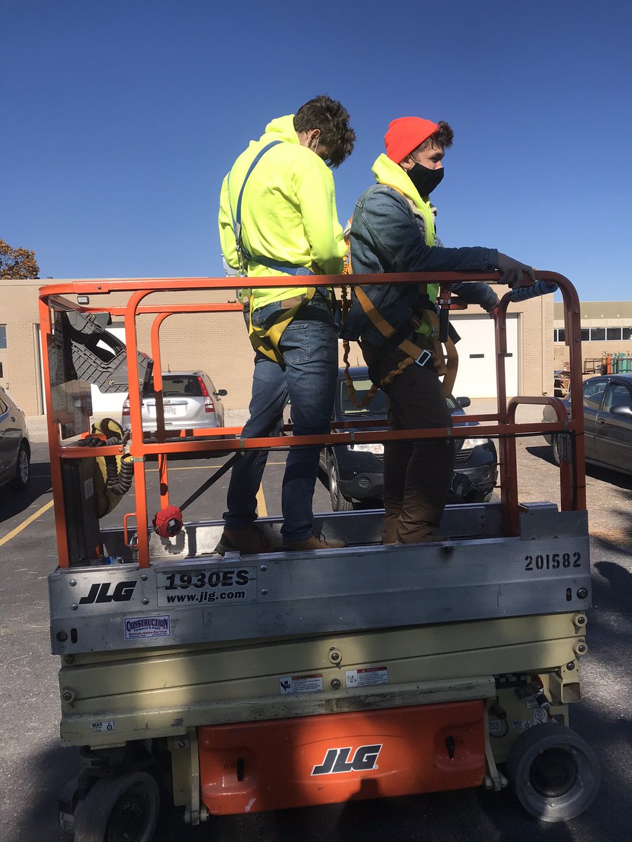 EHOVEelc's tweet photo. ELC scissor lift training #EHOVE #EHOVEvips https://t.co/pL9Ykkh0lg