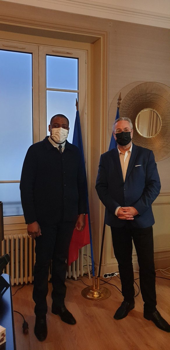 Hilley_Kamara's tweet photo. Reçu en audience par le Maire de la ville de Bussy-Saint Georges Monsieur @yannduboscBussy. Au programme une vaste série de coopération entre la ville de Bussy-Saint Georges et Impfondo. https://t.co/mUiFfwQlY8