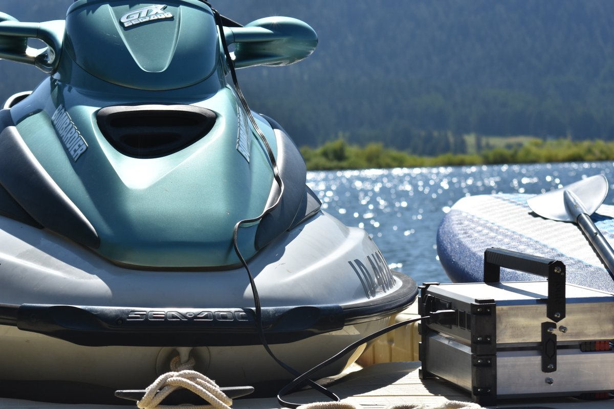 JouleCase's tweet image. Works and plays as hard as you do!
 🌊 🔋
#JouleCase #CleanEnergy #GreenEnergy #Power #RenewableEnergy #MindfulMonday #Monday #MotivationMonday