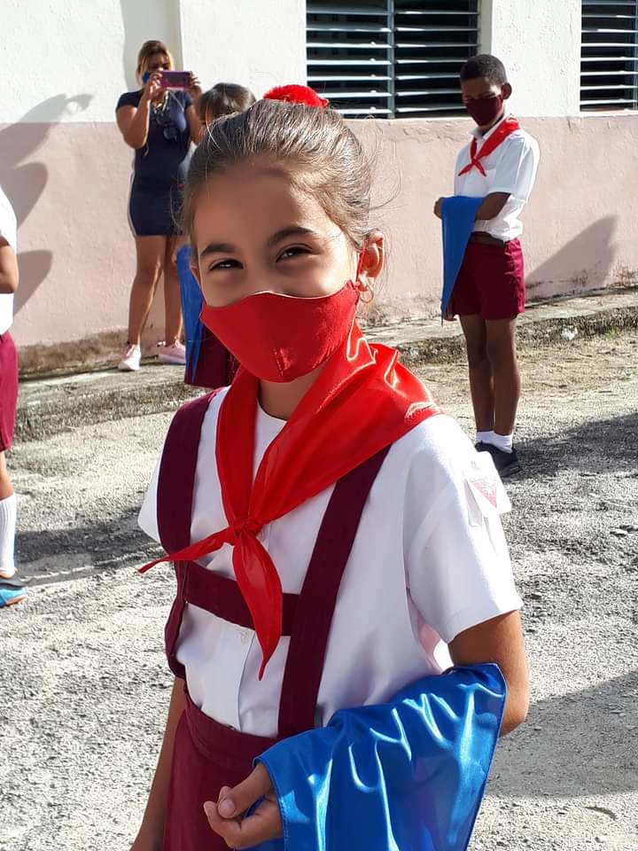 DGulbone's tweet photo. Cambio de atributo a  los pioneros de 3er grado en La Habana. Muchísimas felicidades. #ConUnaNuevaSonrisa
#CubaMined @CubaMined https://t.co/0GLU1Ngccn