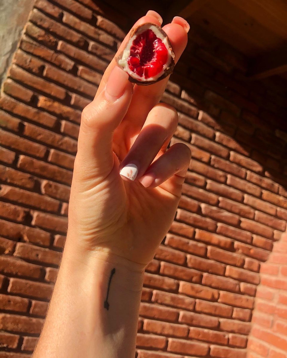 SOFFIFARIAS's tweet image. Framcho🤤💖
Frambuesas bañadas en doble chocolate blanco, y un baño de chocolate con leche.
Todo artesanal, hecha una por una cada frambuesa. Pedidos al privado, 2257524710. Instagram sofia_cocina. 
Valor $260 la cajita 💓Su ayuda difundiendo me sirve un montón 🤗