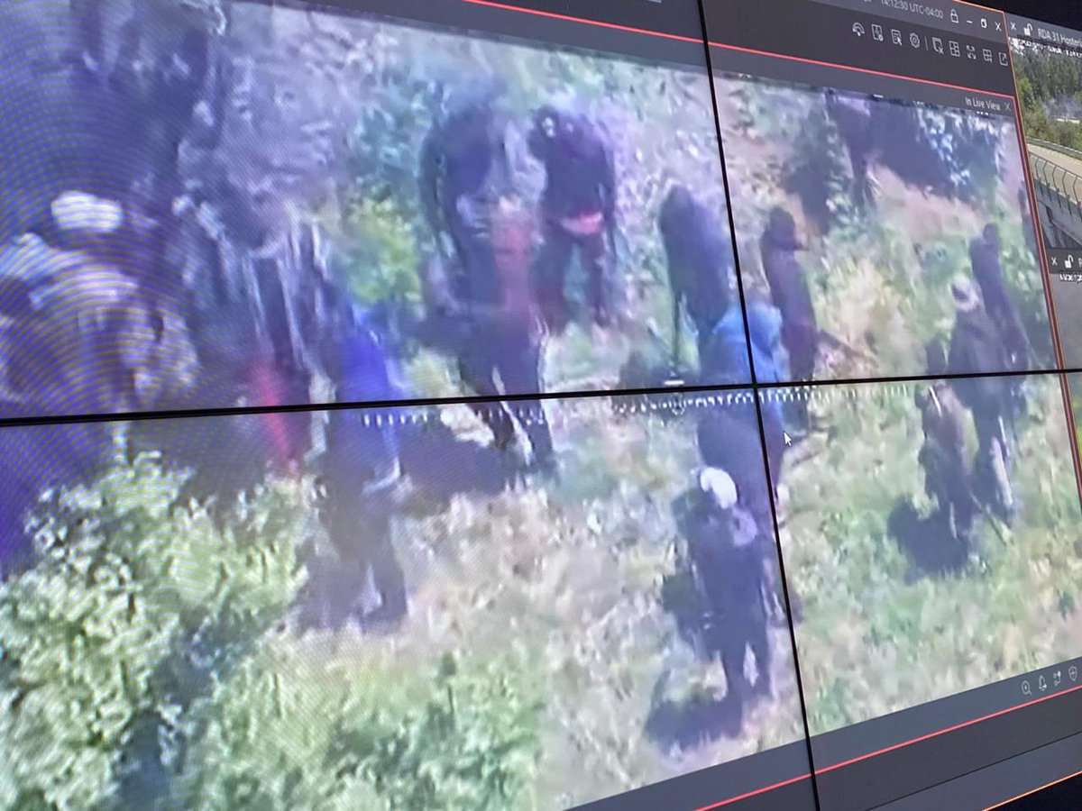 FISCALIA_IX's tweet photo. 🔴 Fiscal Enrique Vásquez confirmó detención por @PDI_Araucania de sujeto (25) con domicilio en Temucuicui, por homicidio frustrado a Carabineros, porte de arma y disparos en la ruta 5 Sur, a la altura de Collico, en el contexto de marcha realizada el sábado https://t.co/srMIfsdnLh