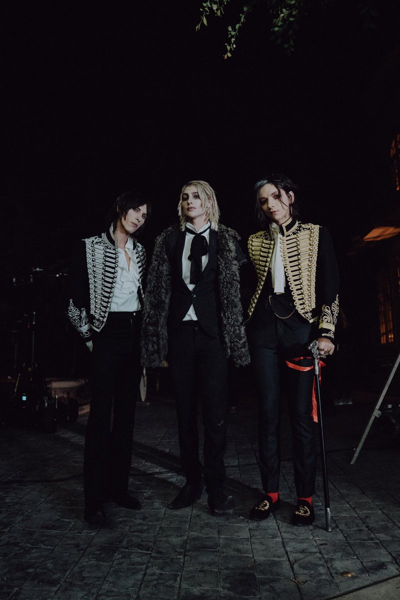 SumerianRecords's tweet photo. Take a look behind the scenes of @PalayeRoyale’s #TonightIsTheNightIDie music video shoot. 🧛🏻♂️🩸 Watch it now on our YouTube channel: https://t.co/6QM2CcDZO2 https://t.co/3ULZVzqD7I