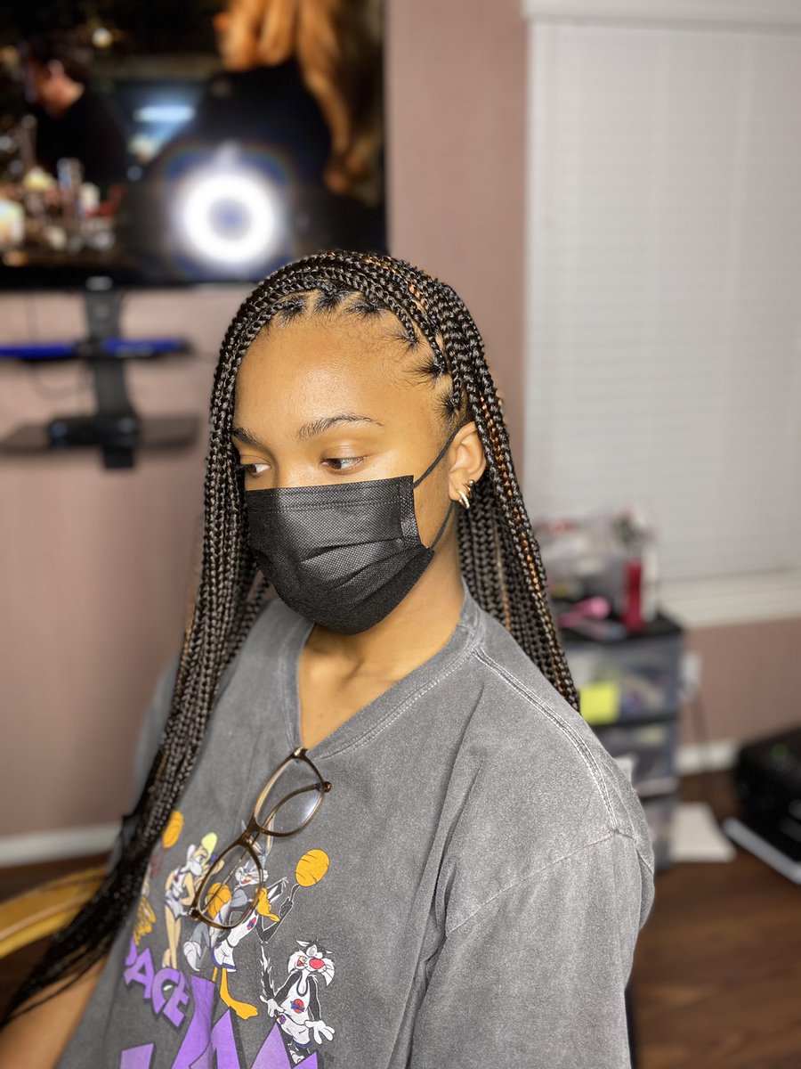 kaayd0ll_'s tweet photo. Small Knotless Braids 🦋 Book with me 💋 @ KaaySlayedYou on IG #pvamu #txsu #houstonbraids #houstonknotlessbraids #houstonboxbraids https://t.co/Y8HORuahf9