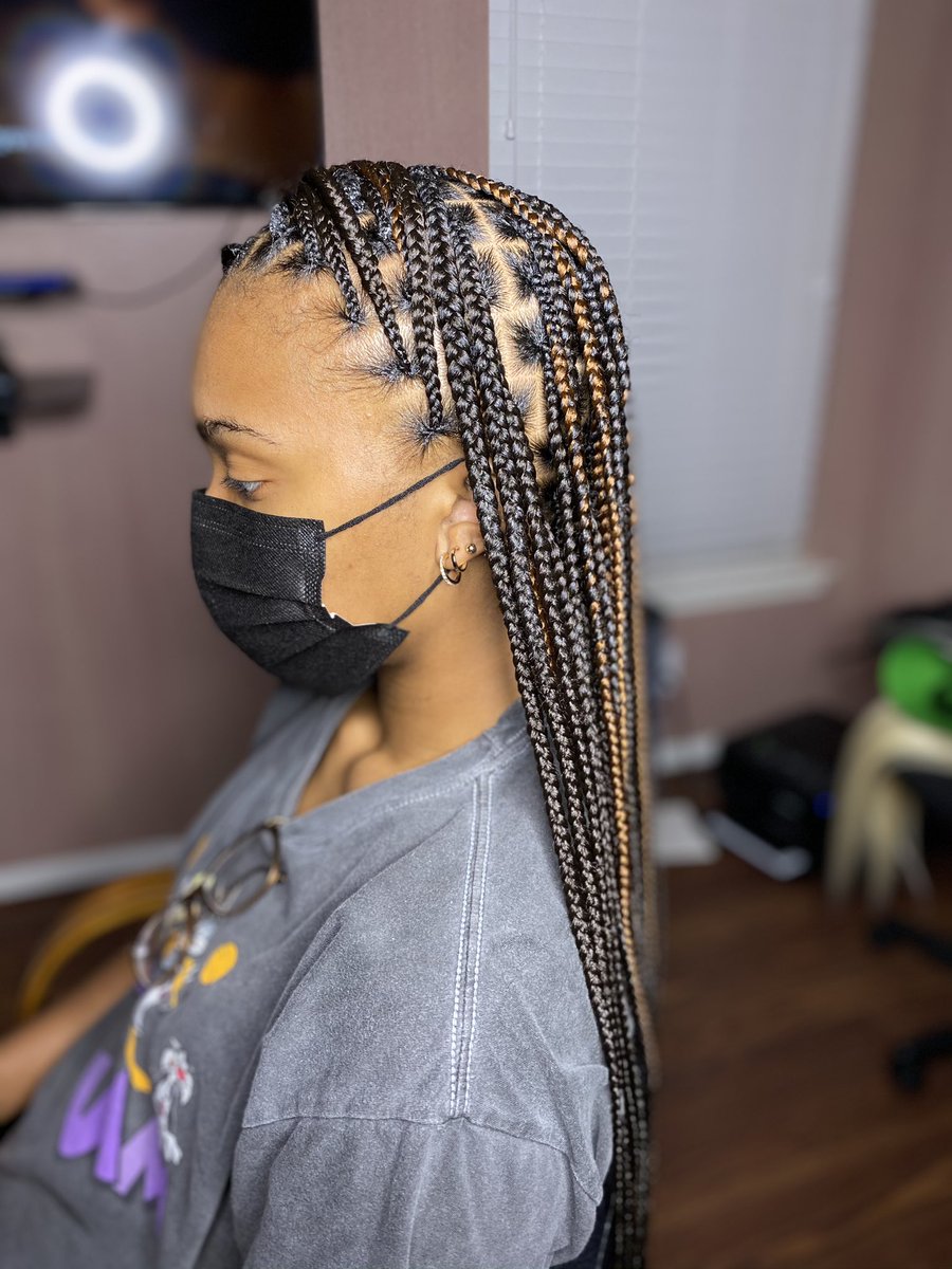kaayd0ll_'s tweet photo. Small Knotless Braids 🦋 Book with me 💋 @ KaaySlayedYou on IG #pvamu #txsu #houstonbraids #houstonknotlessbraids #houstonboxbraids https://t.co/Y8HORuahf9
