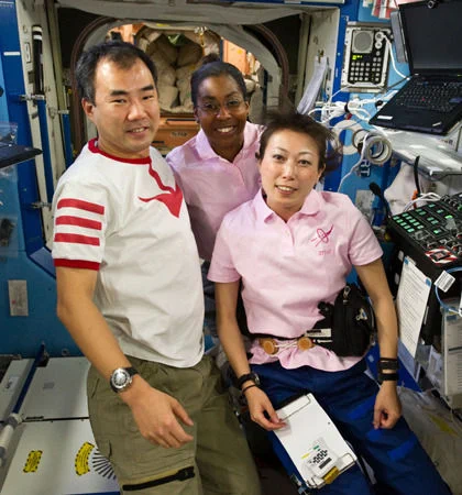 宇宙飛行士の野口さんは、人類史上宇宙で初めてアニメのコスプレをした人ｗｗｗ