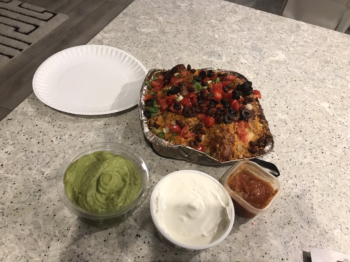 broded1's tweet image. Chicken wing nachos